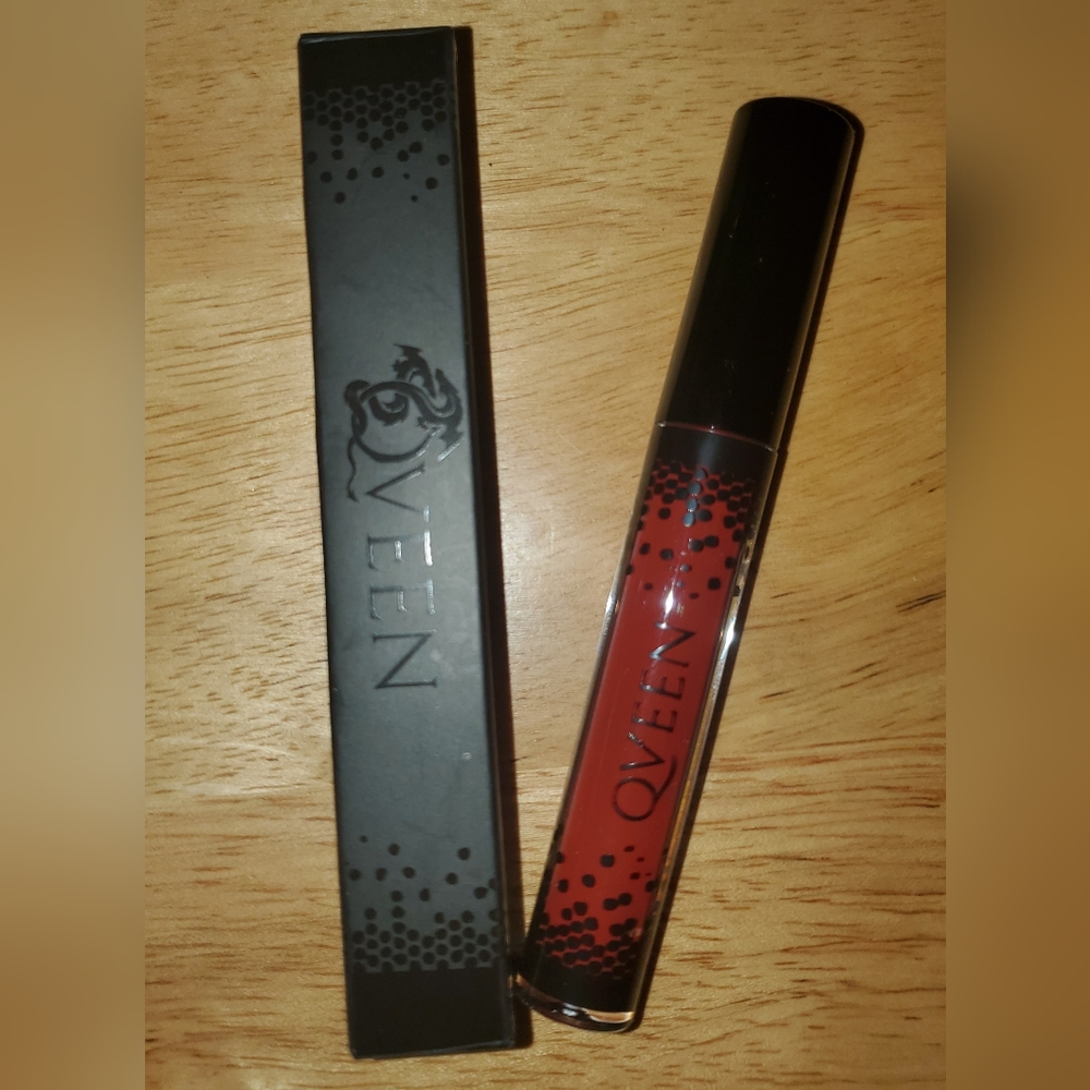 NIB Qveen Studio Matte Liquid Lip Satin In The Color Monroe